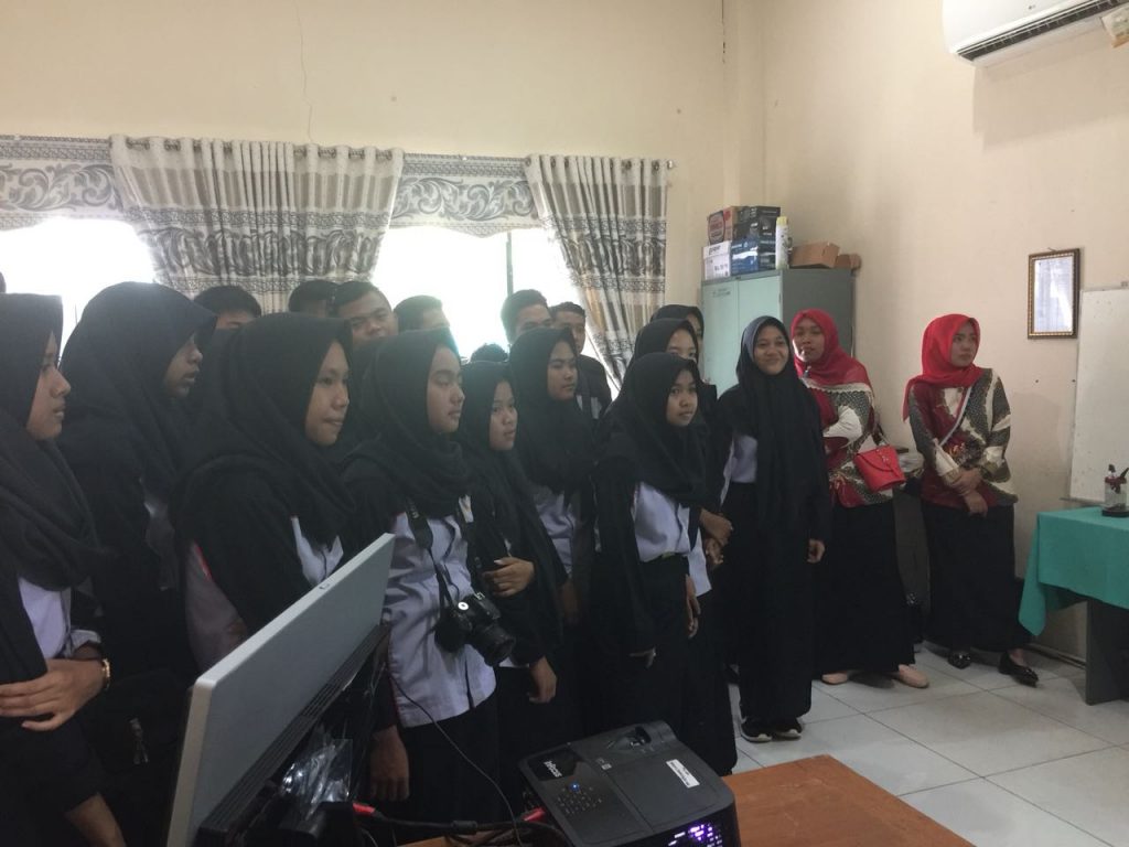 Siswa/i Antusias Menerima Materi
